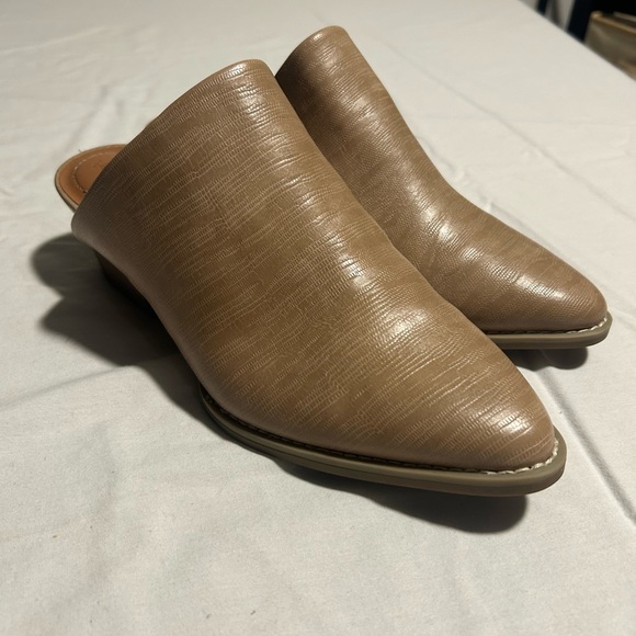 Universal Thread Tan Tara Mule Women's Size 7 Pointed Toe Chunky 2" Heel - Picture 4 of 7